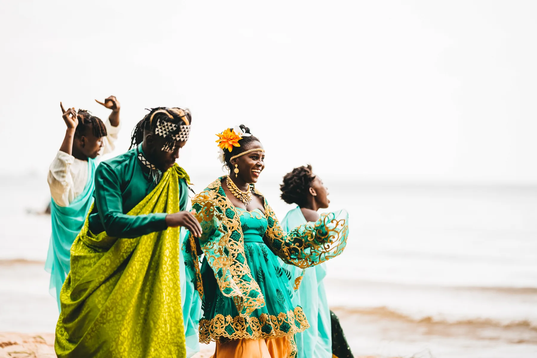 A candid moment between wedding guests during the celebration
